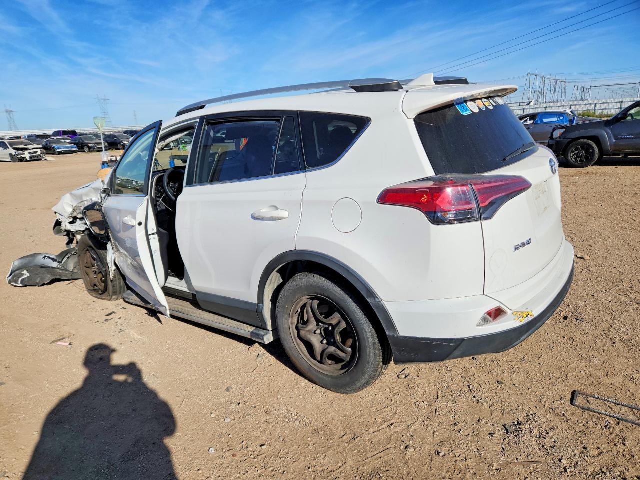 2018 TOYOTA RAV4 LE photo 3