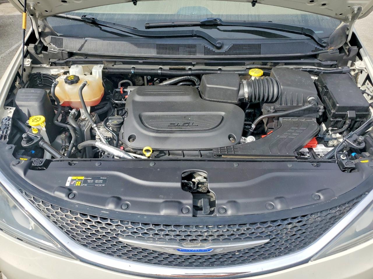 2019 CHRYSLER PACIFICA LIMITED photo 23