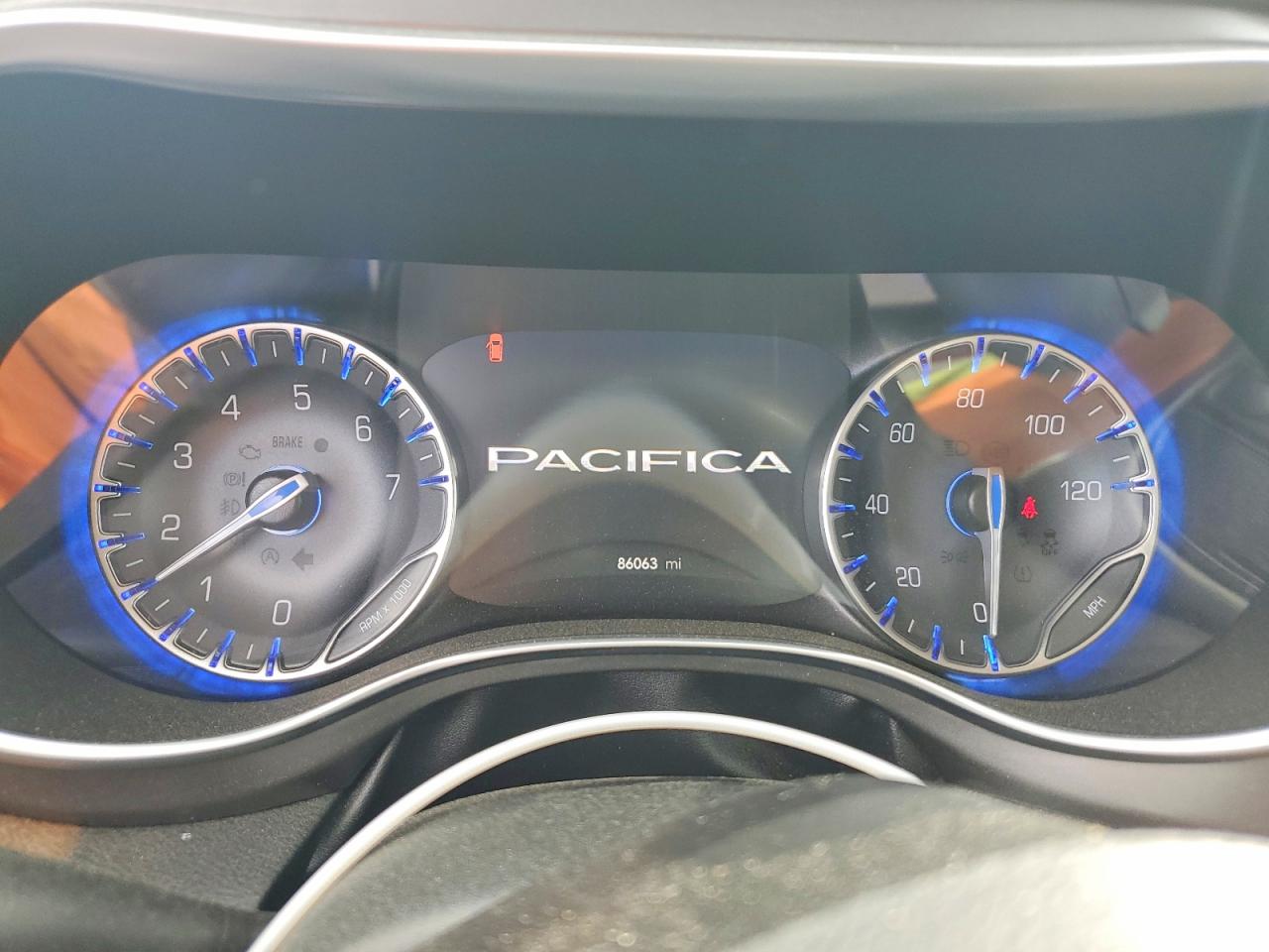 2019 CHRYSLER PACIFICA LIMITED photo 17