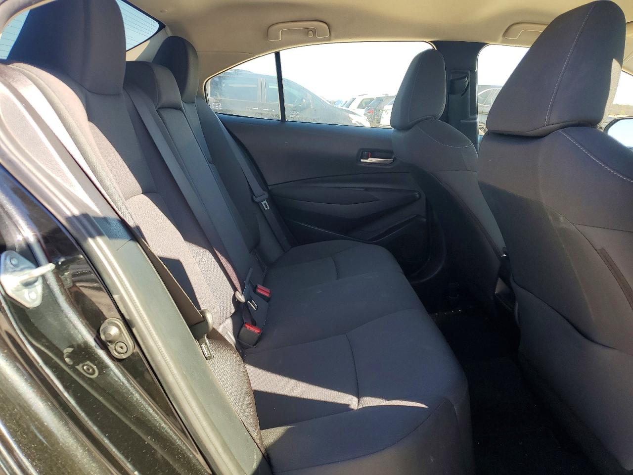 2021 TOYOTA COROLLA LE photo 10