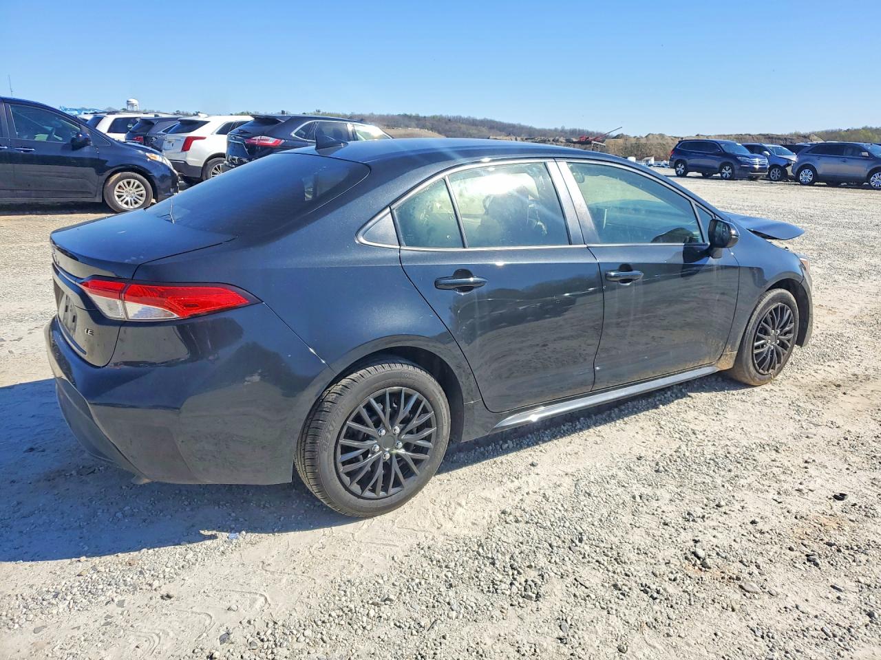 2021 TOYOTA COROLLA LE photo 3