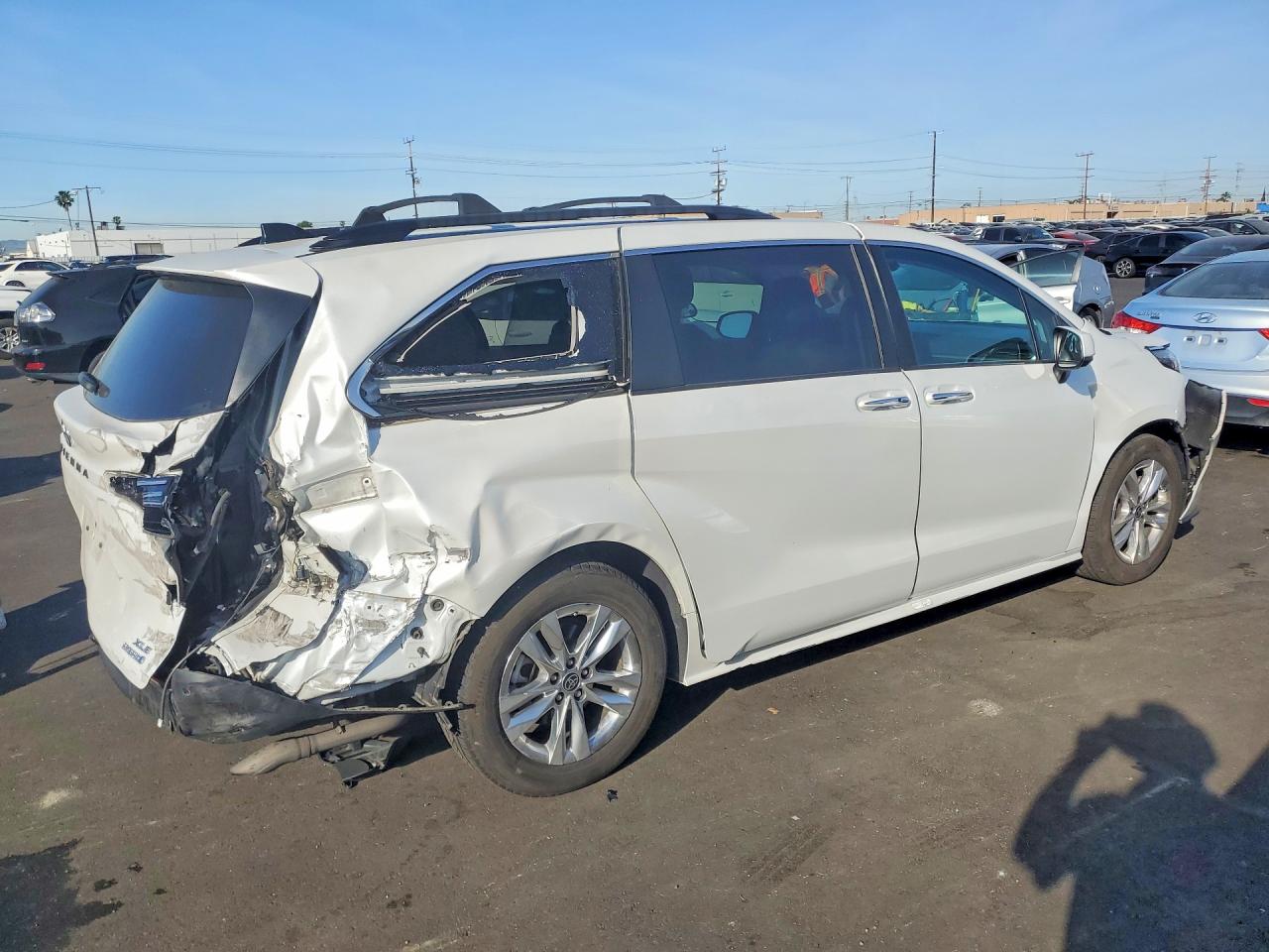 2022 TOYOTA SIENNA XLE 7-PASSENGER photo 3