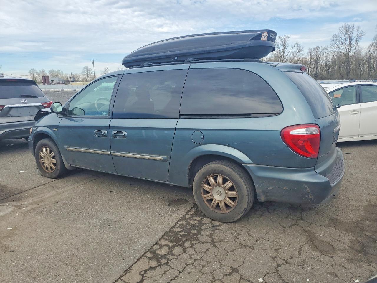 2007 CHRYSLER TOWN & COUNTRY TOURING photo 3
