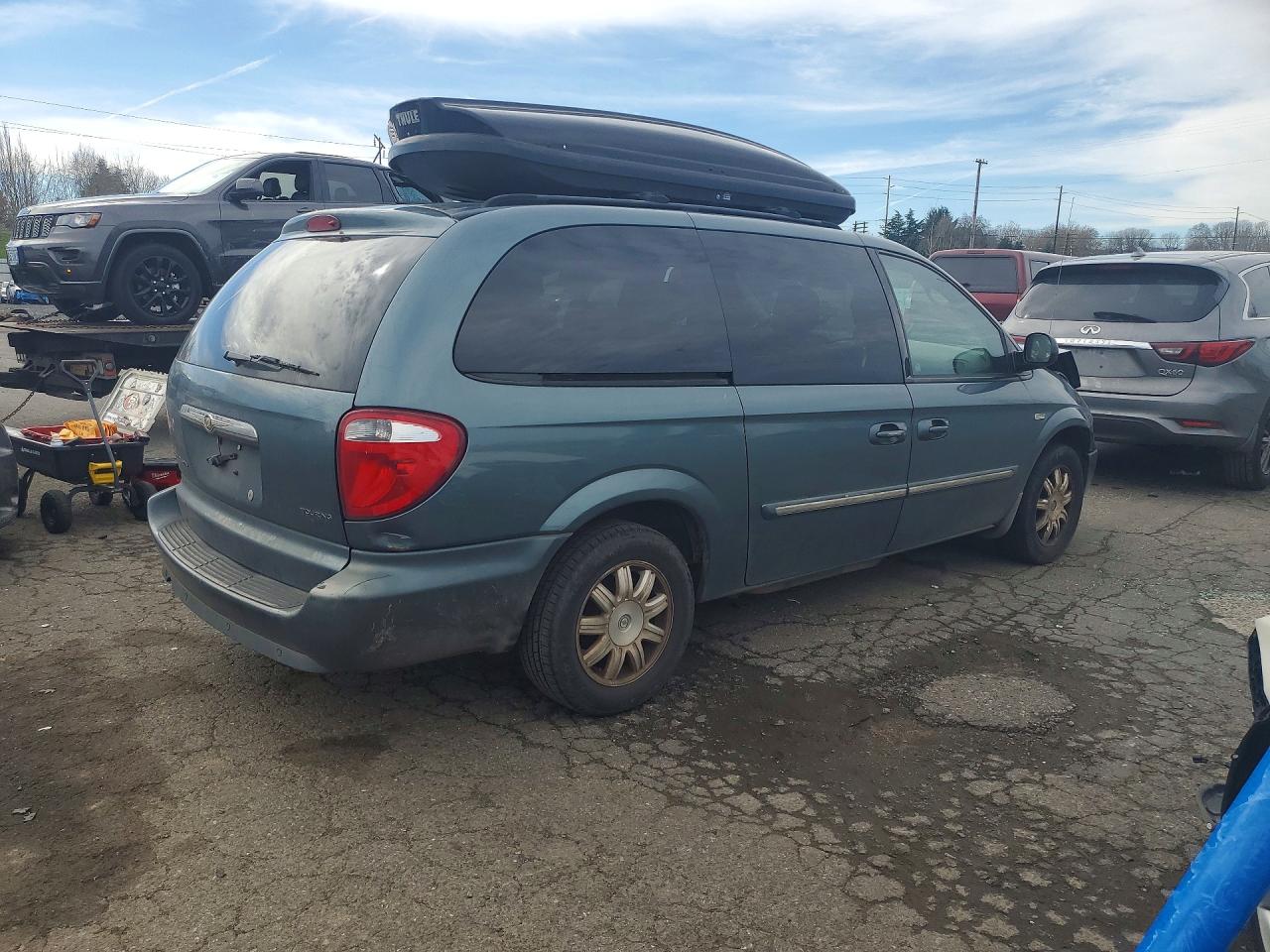 2007 CHRYSLER TOWN & COUNTRY TOURING photo 5