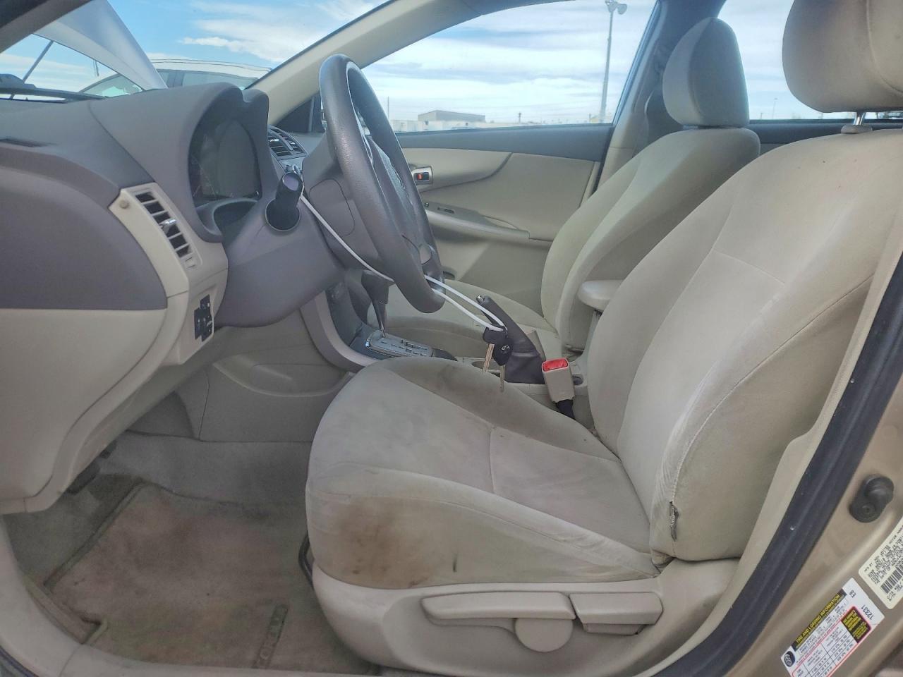 2010 TOYOTA COROLLA LE photo 13