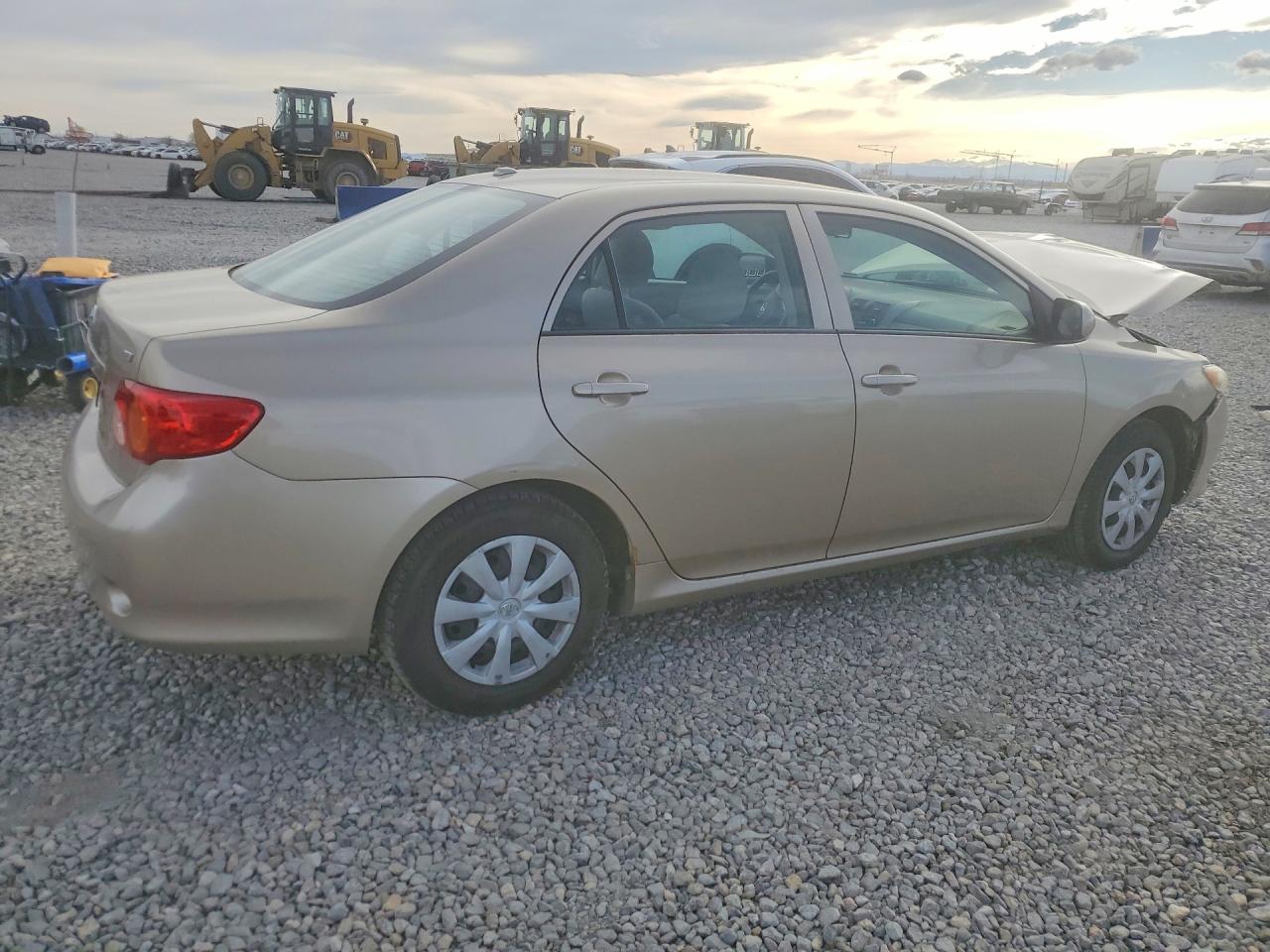 2010 TOYOTA COROLLA LE photo 5