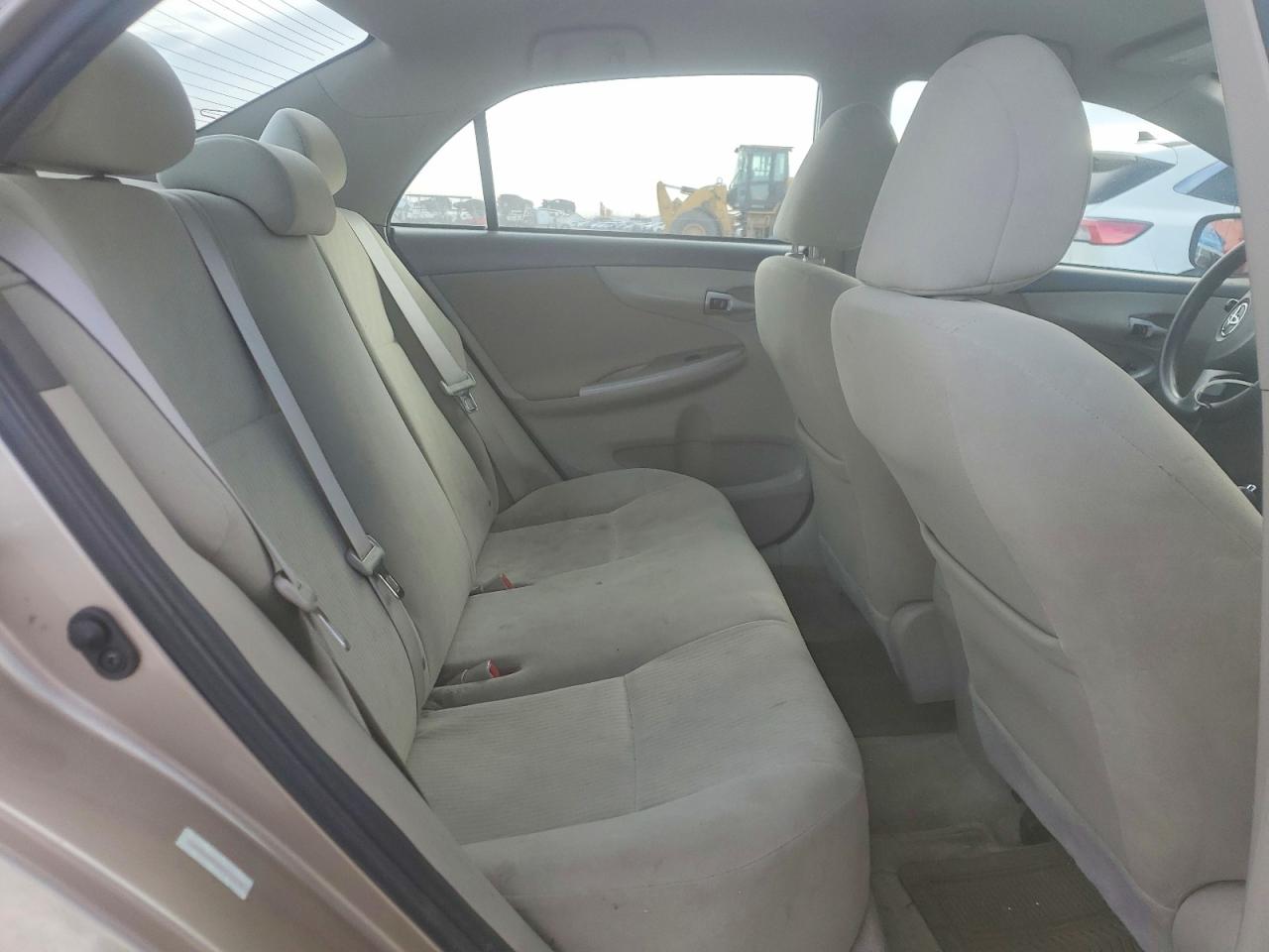 2010 TOYOTA COROLLA LE photo 19