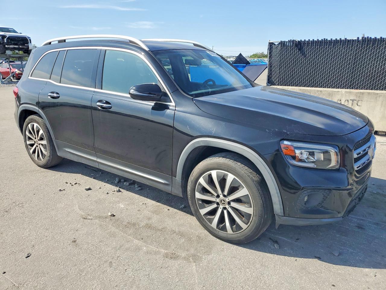2020 MERCEDES-BENZ GLB 250 photo 4