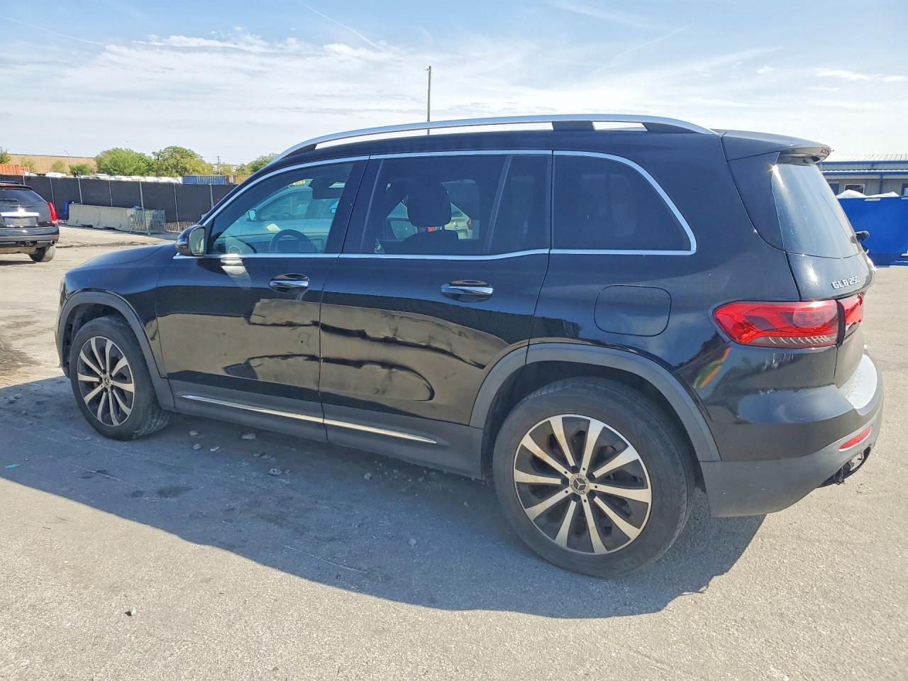 2020 MERCEDES-BENZ GLB 250 photo 2