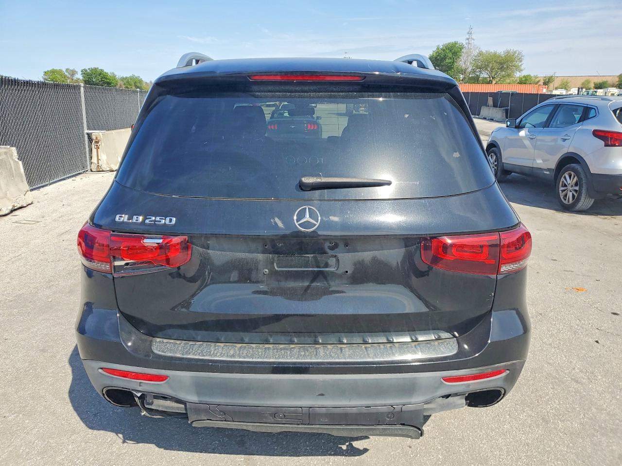 2020 MERCEDES-BENZ GLB 250 photo 6