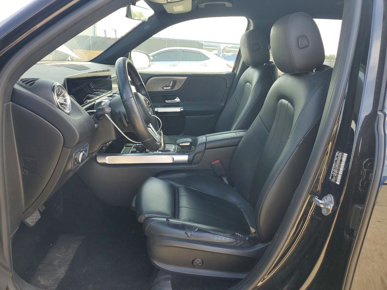 2020 MERCEDES-BENZ GLB 250 photo 7