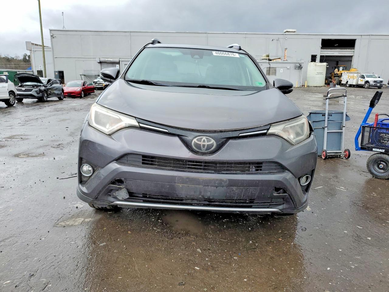 2018 TOYOTA RAV4 XLE photo 13