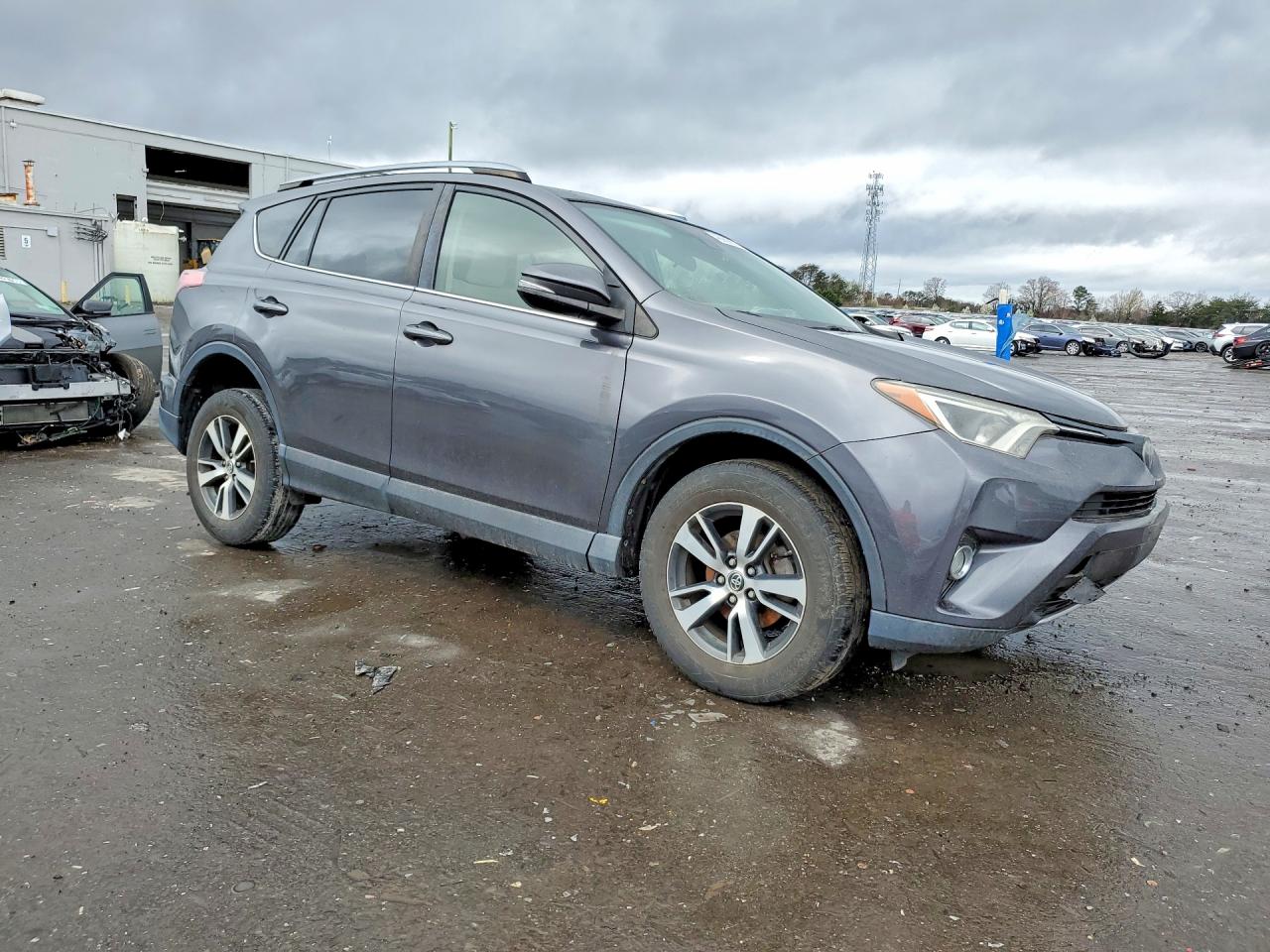 2018 TOYOTA RAV4 XLE photo 10
