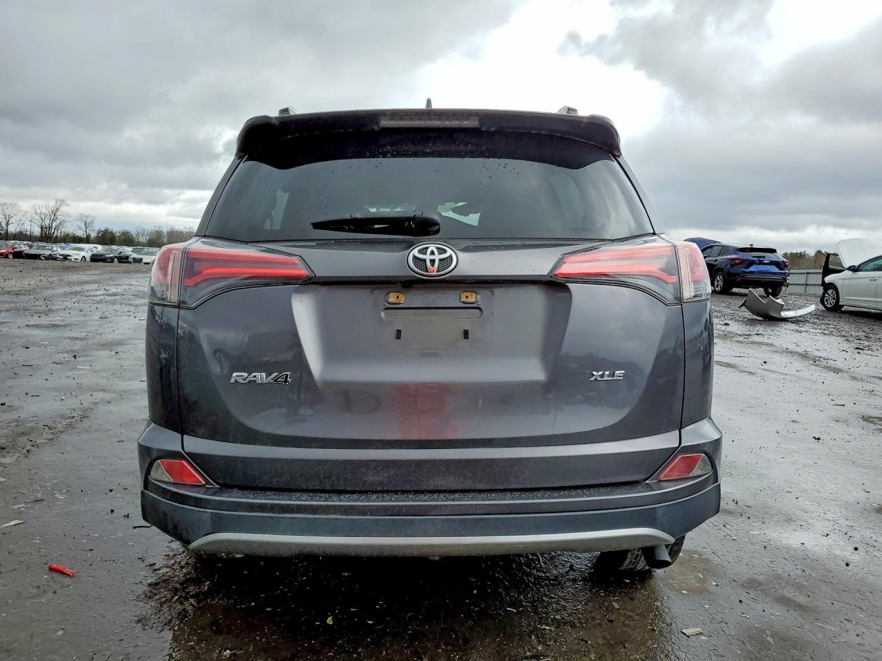 2018 TOYOTA RAV4 XLE photo 16