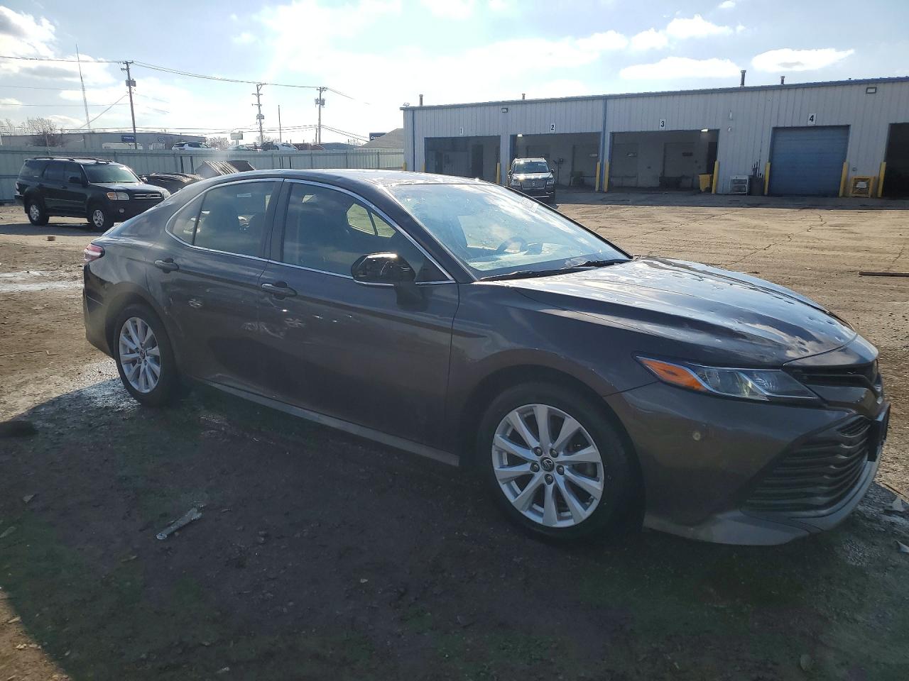 2018 TOYOTA CAMRY LE photo 4