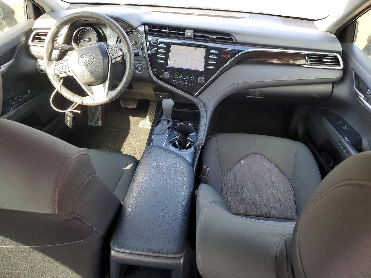 2018 TOYOTA CAMRY LE photo 8