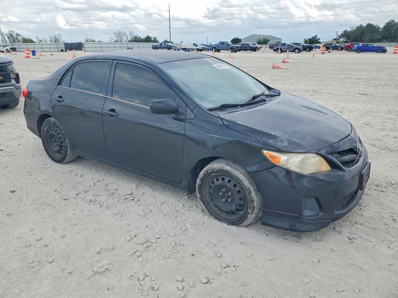 2013 TOYOTA COROLLA LE photo 7