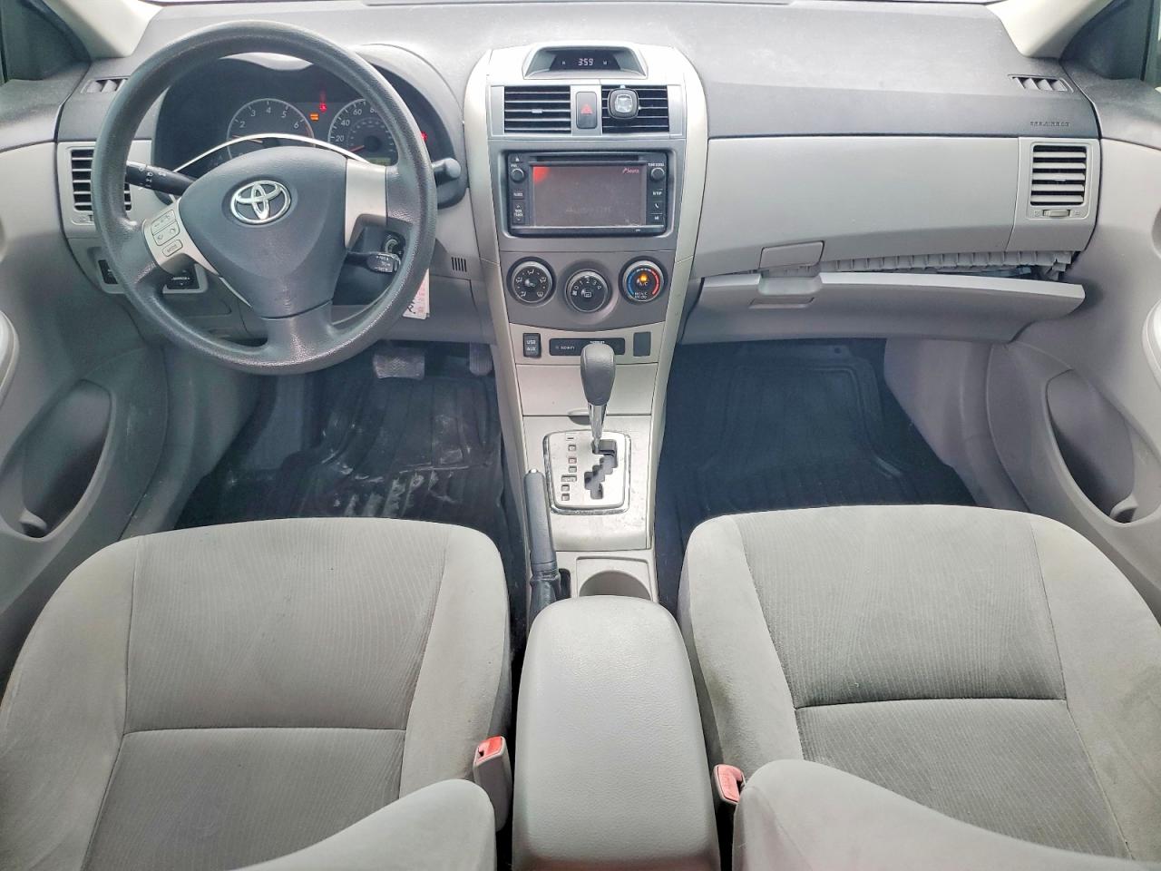2013 TOYOTA COROLLA LE photo 15