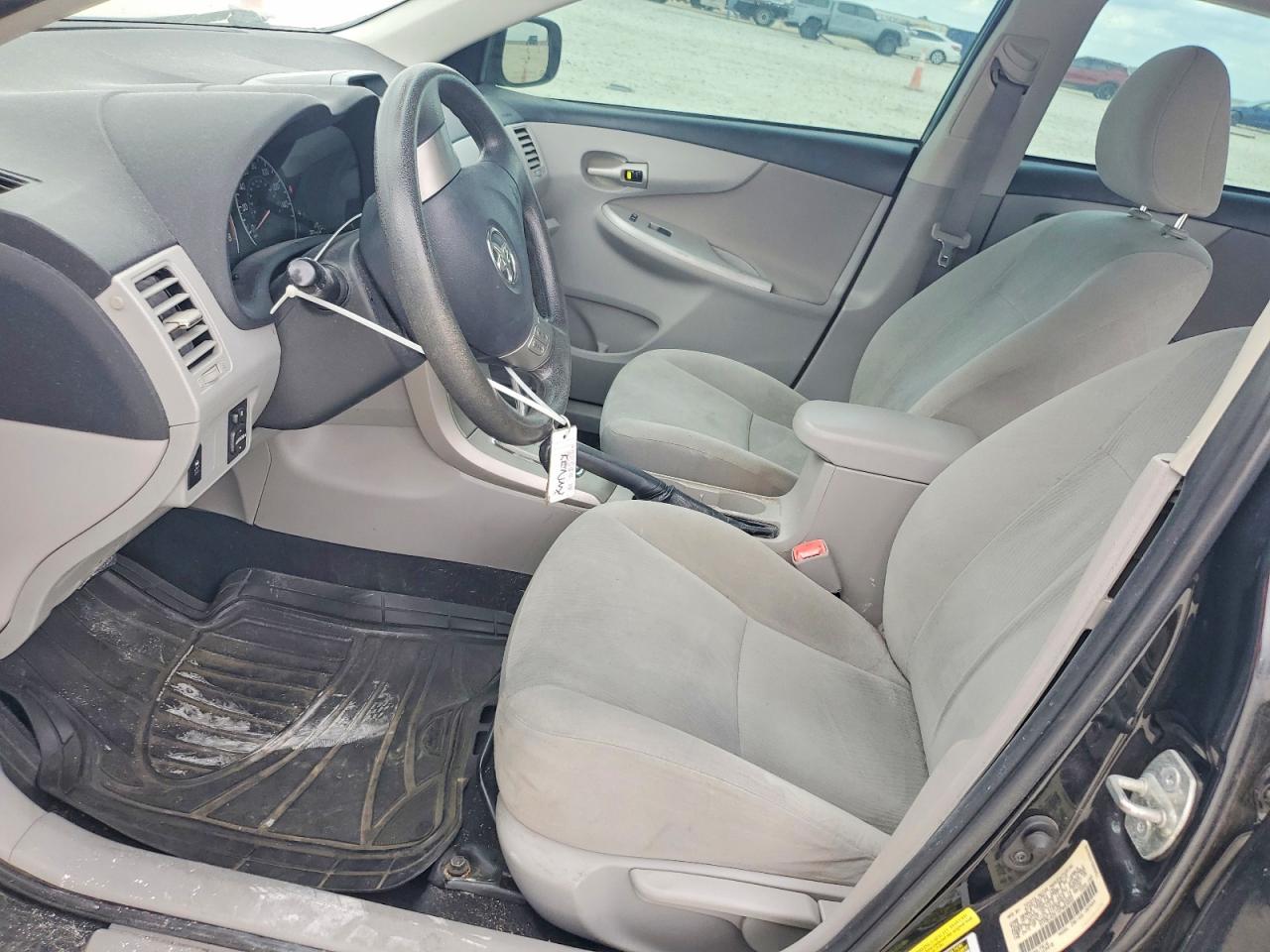 2013 TOYOTA COROLLA LE photo 13