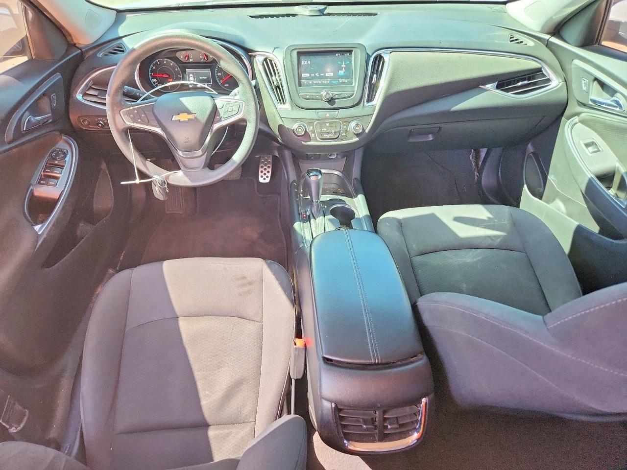 2017 CHEVROLET MALIBU LT photo 8