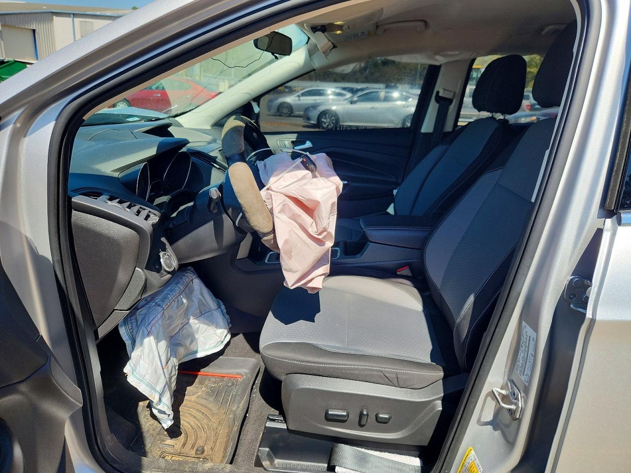 2017 FORD ESCAPE SE photo 13