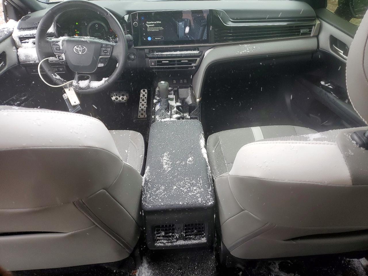 2025 TOYOTA CAMRY SE photo 8