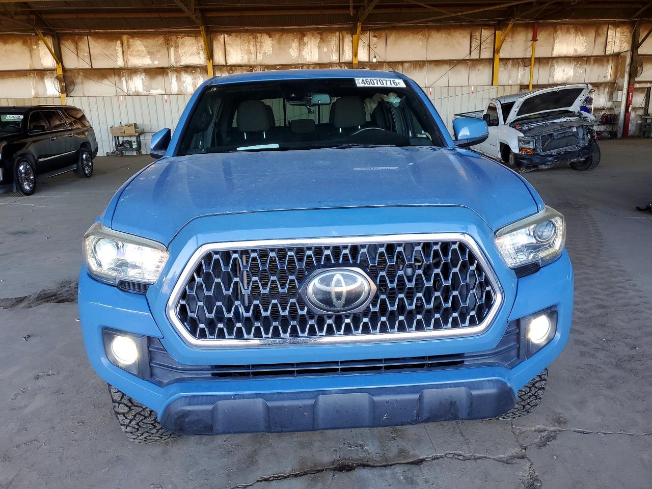 2019 TOYOTA TACOMA TRD OFF-ROAD photo 9