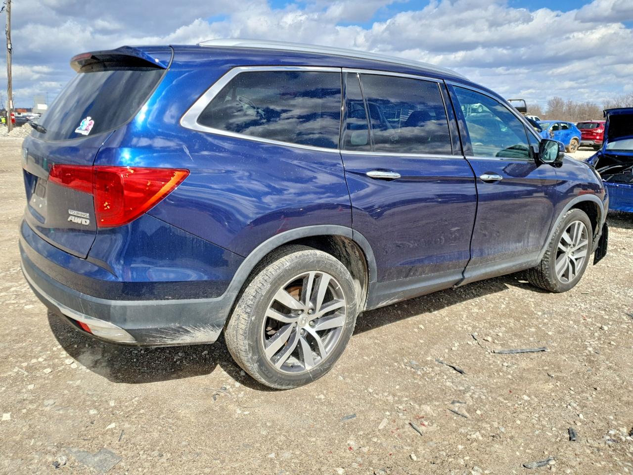 2016 HONDA PILOT TOURING photo 3