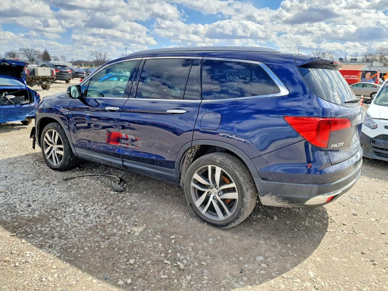 2016 HONDA PILOT TOURING photo 2