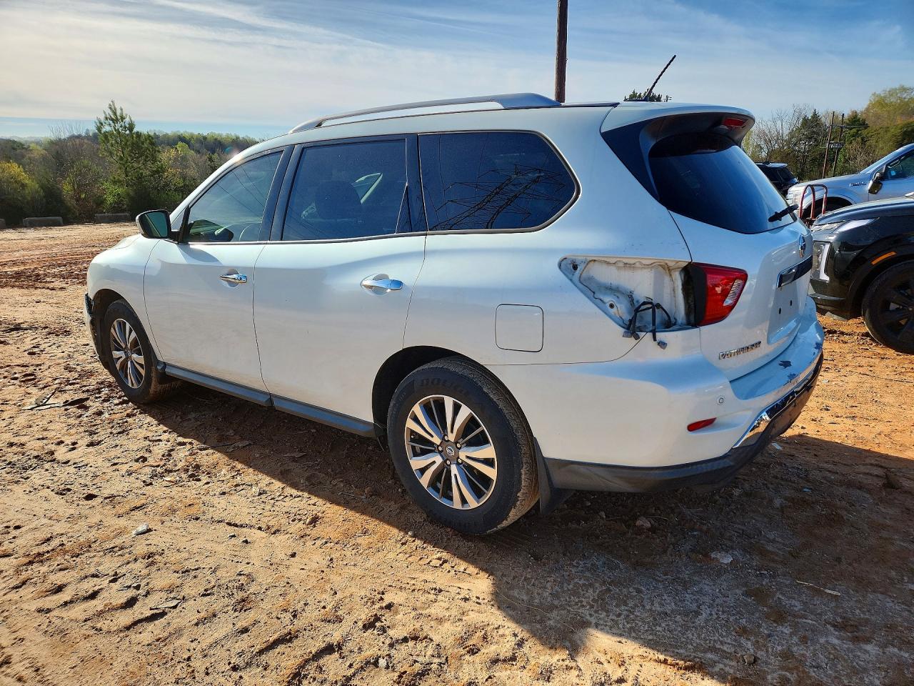 2017 NISSAN PATHFINDER SV photo 3