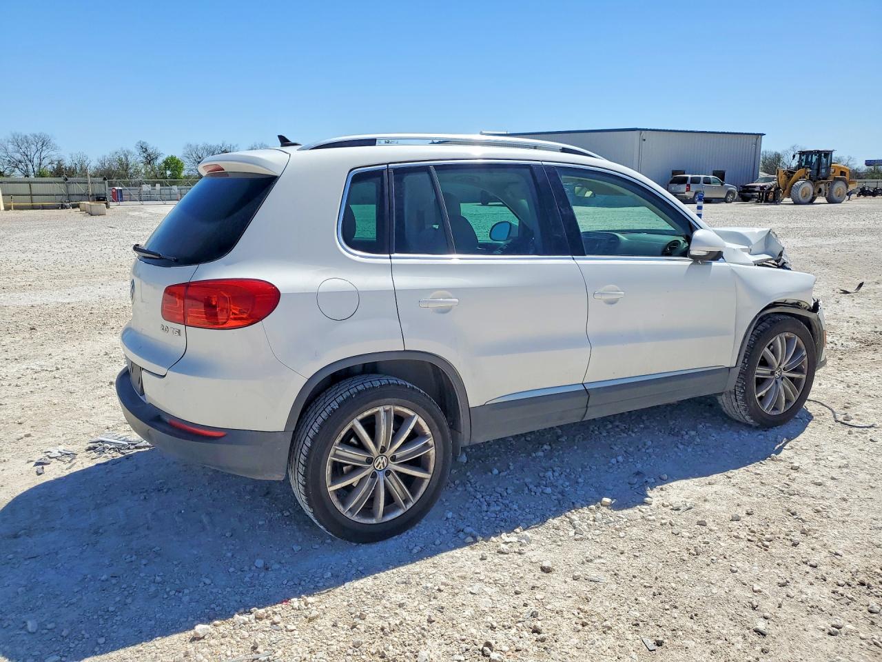 2013 VOLKSWAGEN TIGUAN S photo 5