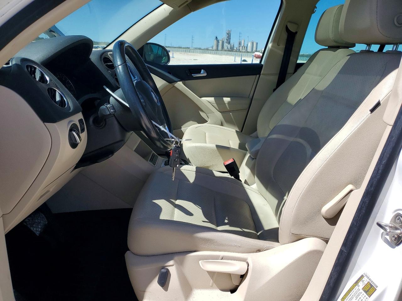 2013 VOLKSWAGEN TIGUAN S photo 13