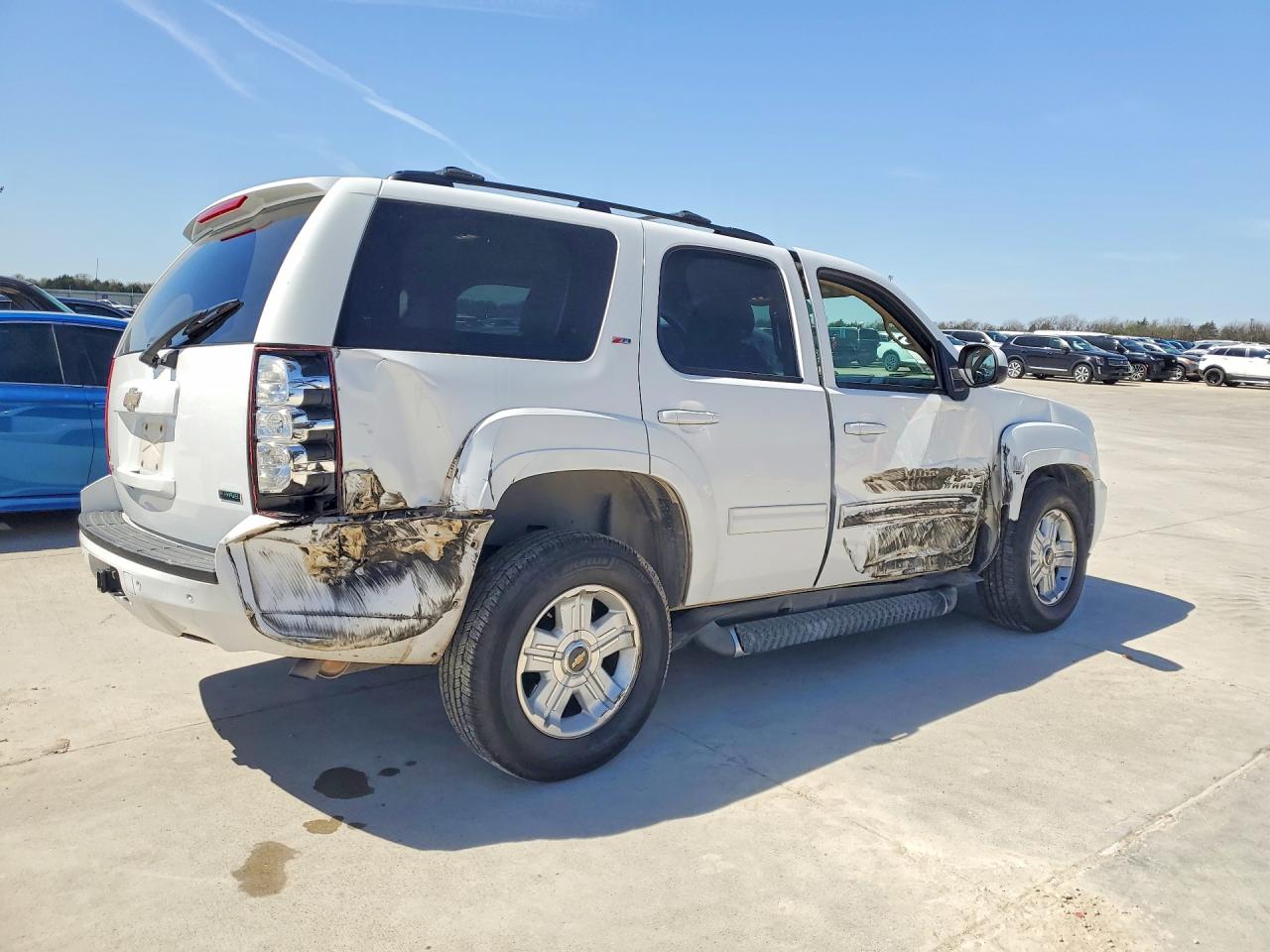 2011 CHEVROLET TAHOE C1500 LT photo 3