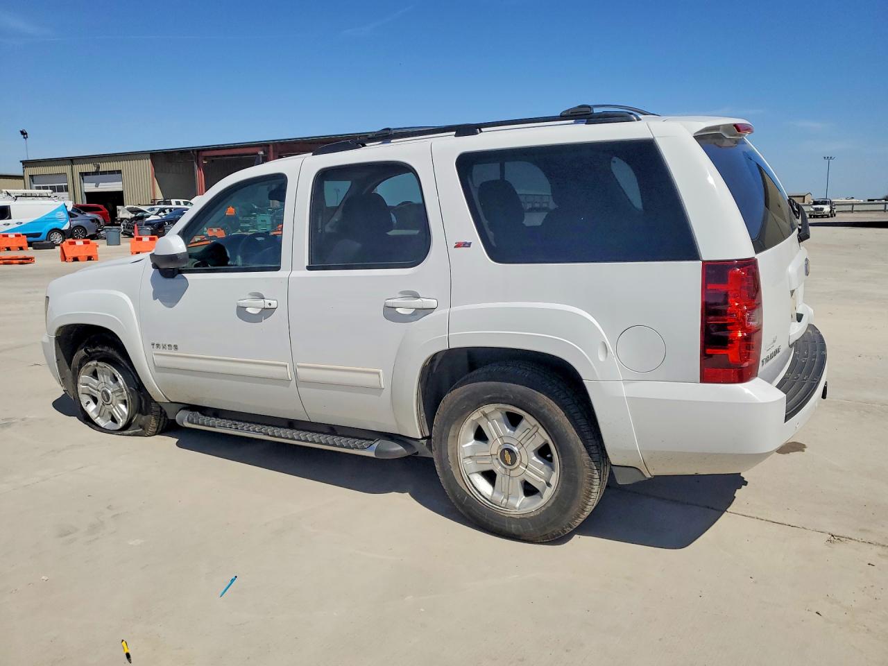 2011 CHEVROLET TAHOE C1500 LT photo 2
