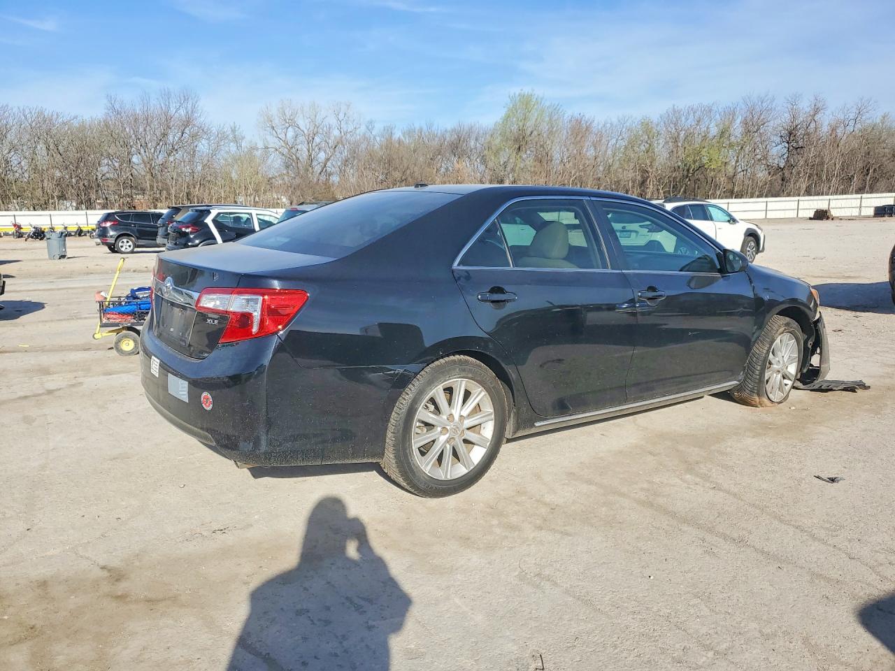 2012 TOYOTA CAMRY XLE photo 5