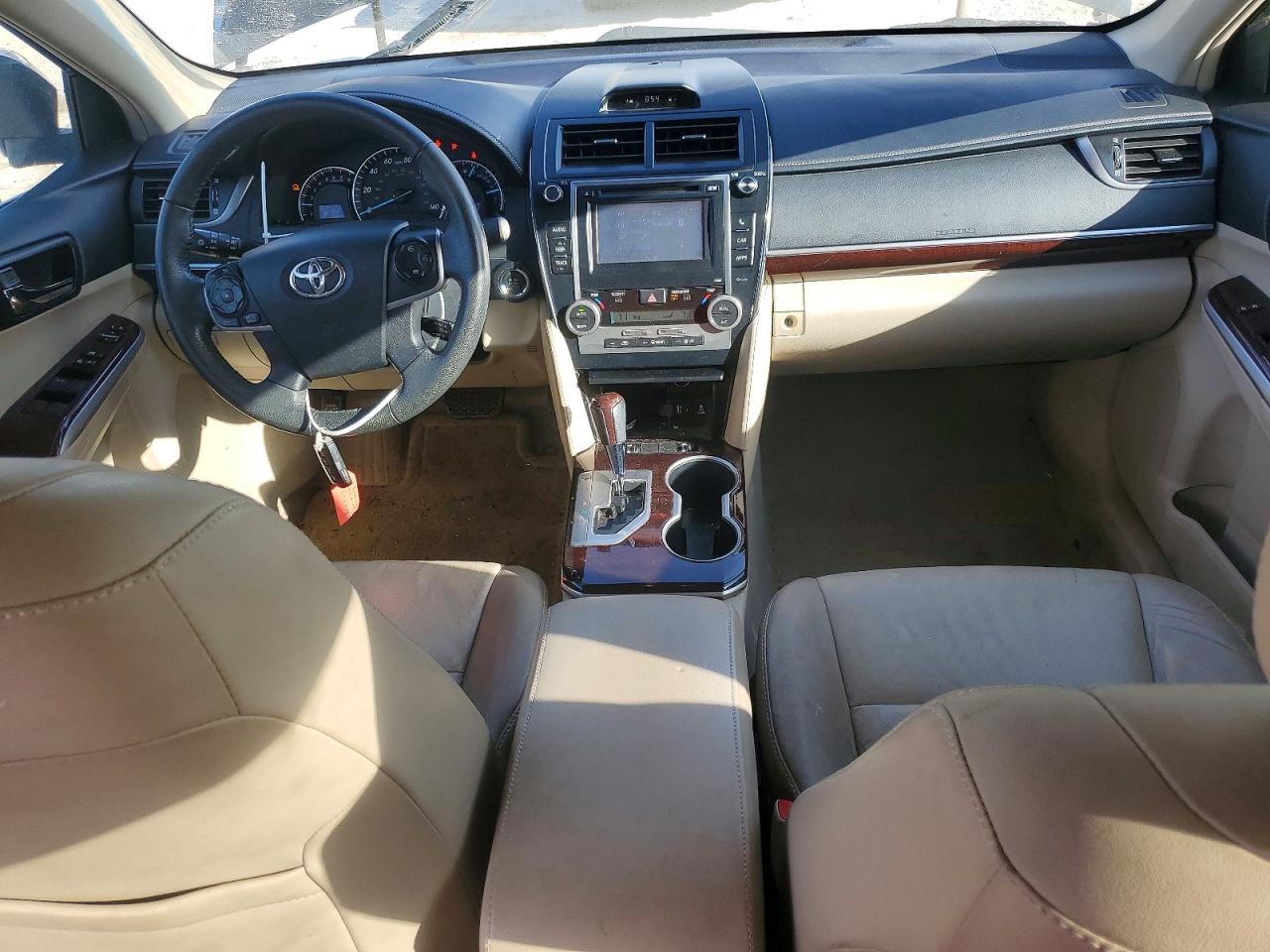2012 TOYOTA CAMRY XLE photo 15