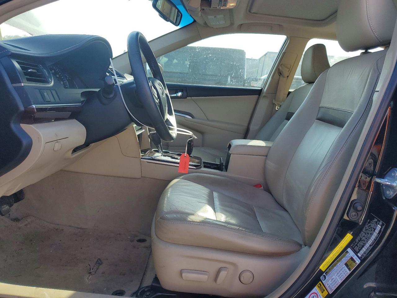 2012 TOYOTA CAMRY XLE photo 13