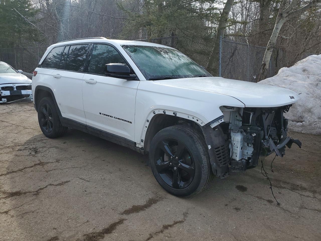 2024 JEEP GRAND CHEROKEE LAREDO photo 10