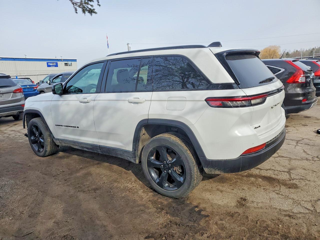2024 JEEP GRAND CHEROKEE LAREDO photo 4
