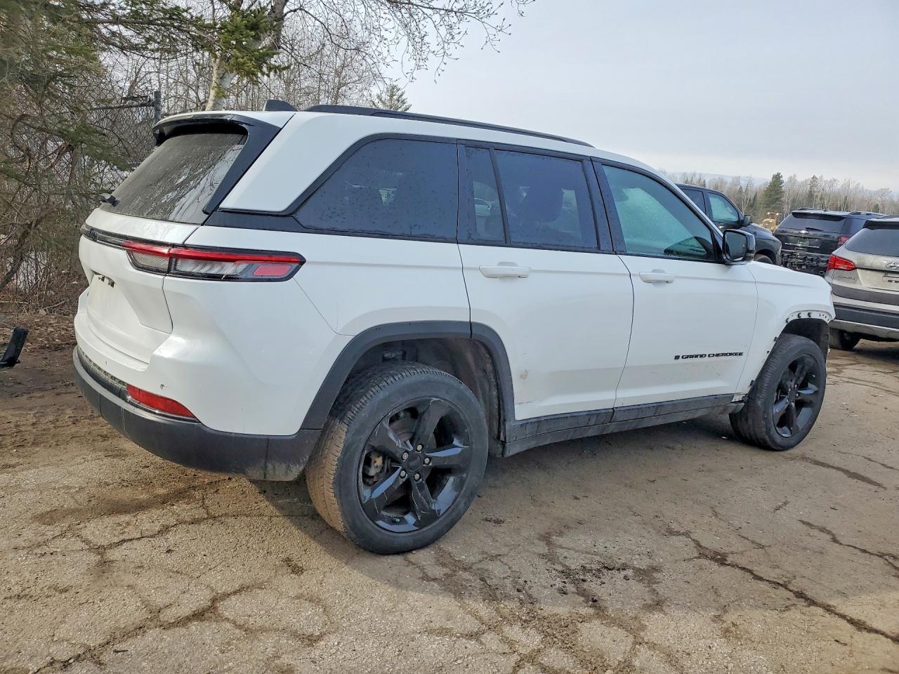 2024 JEEP GRAND CHEROKEE LAREDO photo 7