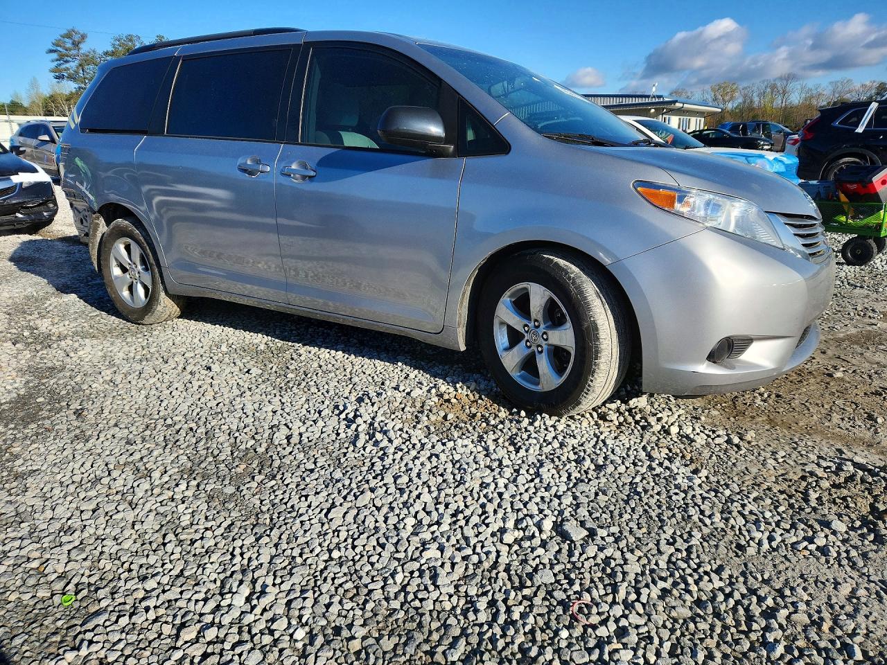 2016 TOYOTA SIENNA LE 8-PASSENGER photo 4