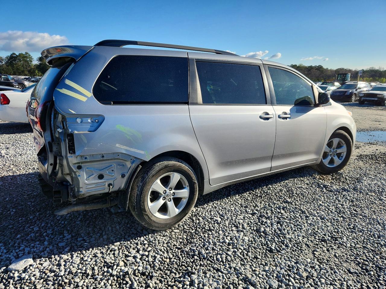 2016 TOYOTA SIENNA LE 8-PASSENGER photo 3