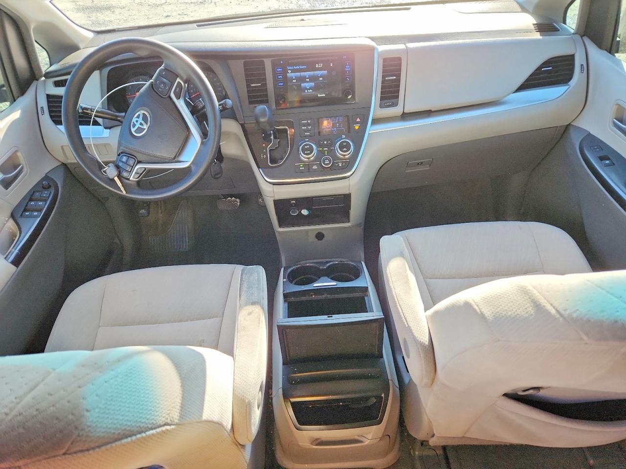 2016 TOYOTA SIENNA LE 8-PASSENGER photo 8