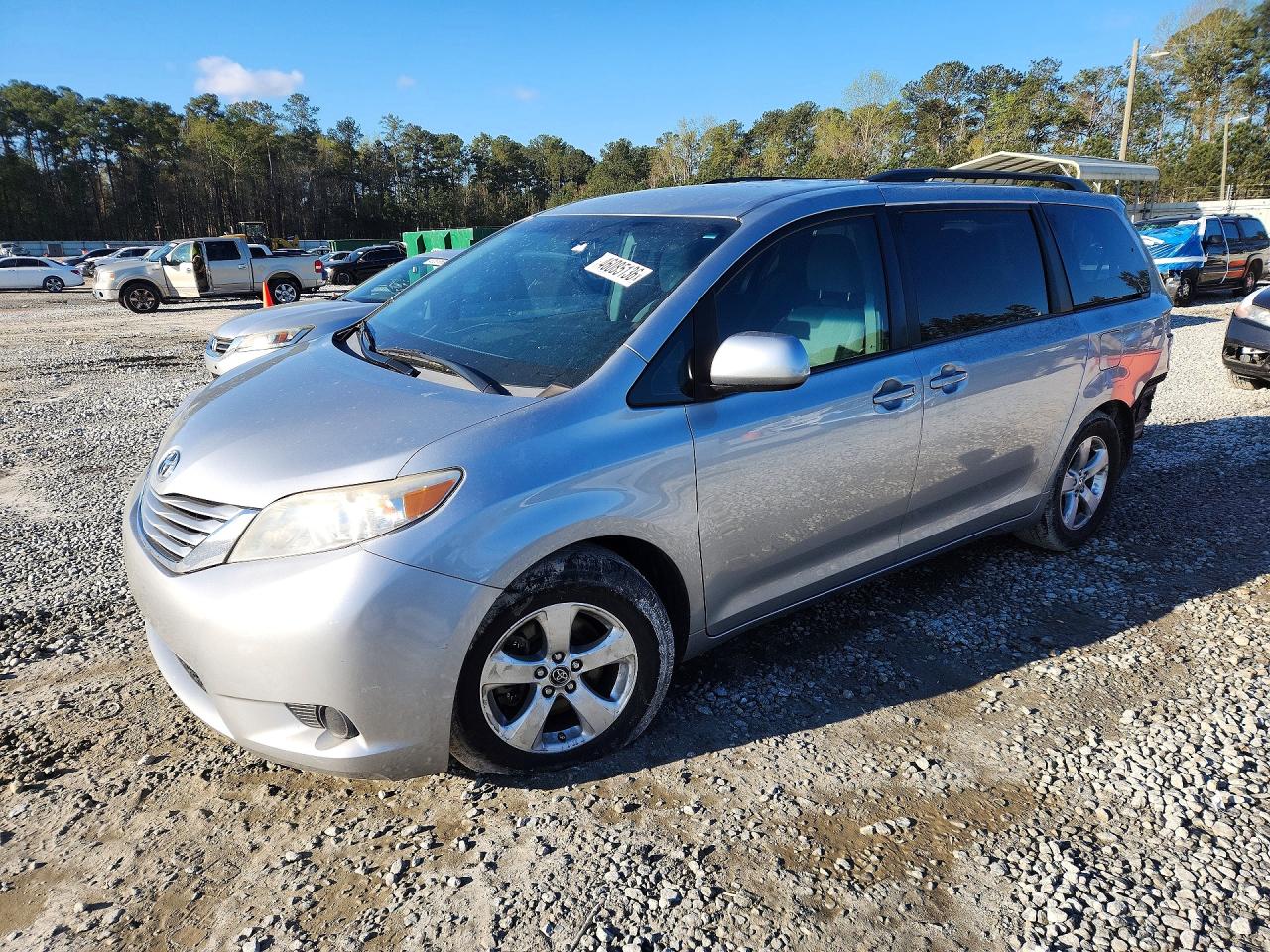 2016 TOYOTA SIENNA