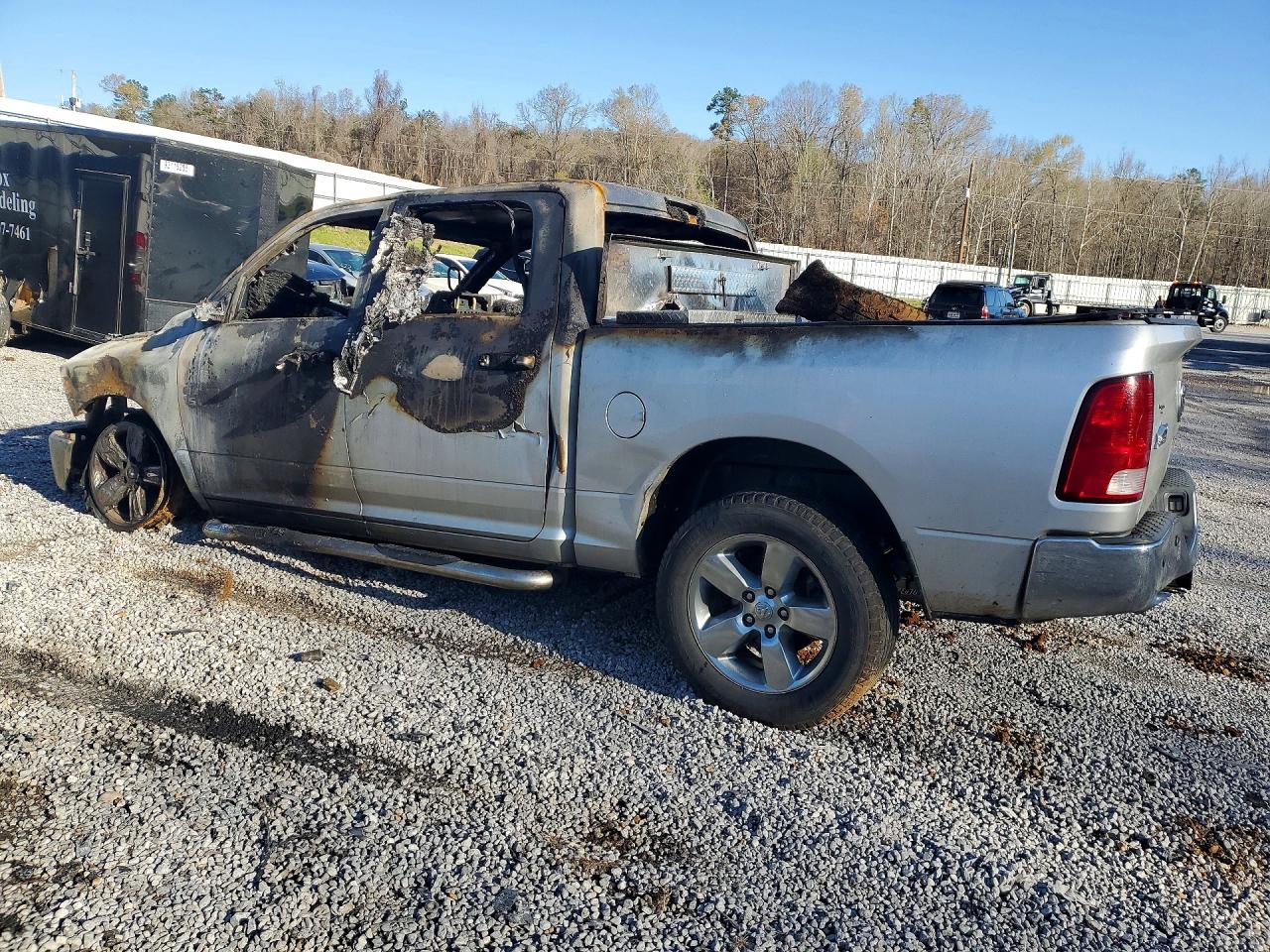 2014 RAM 1500 SLT photo 2