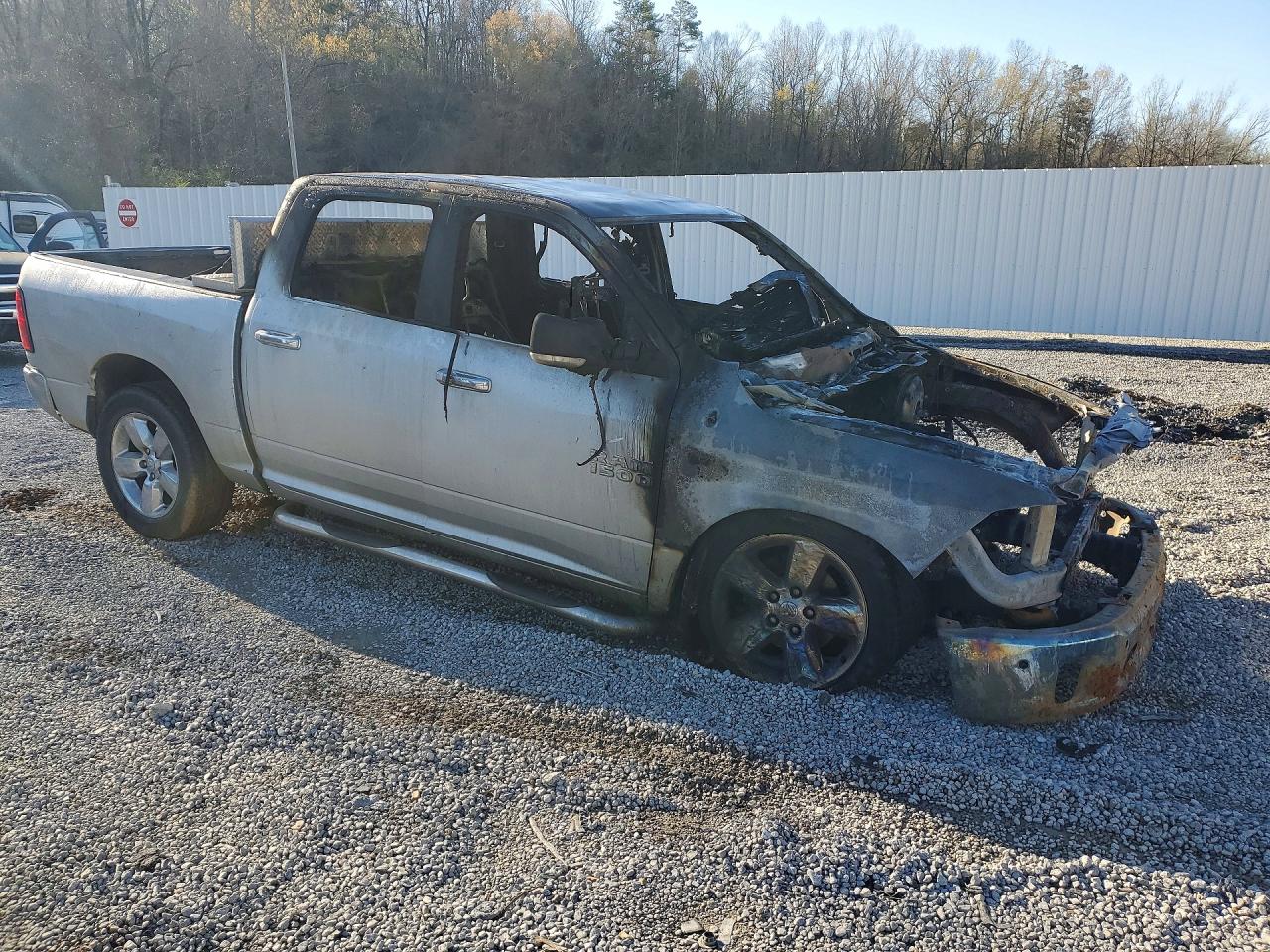 2014 RAM 1500 SLT photo 4