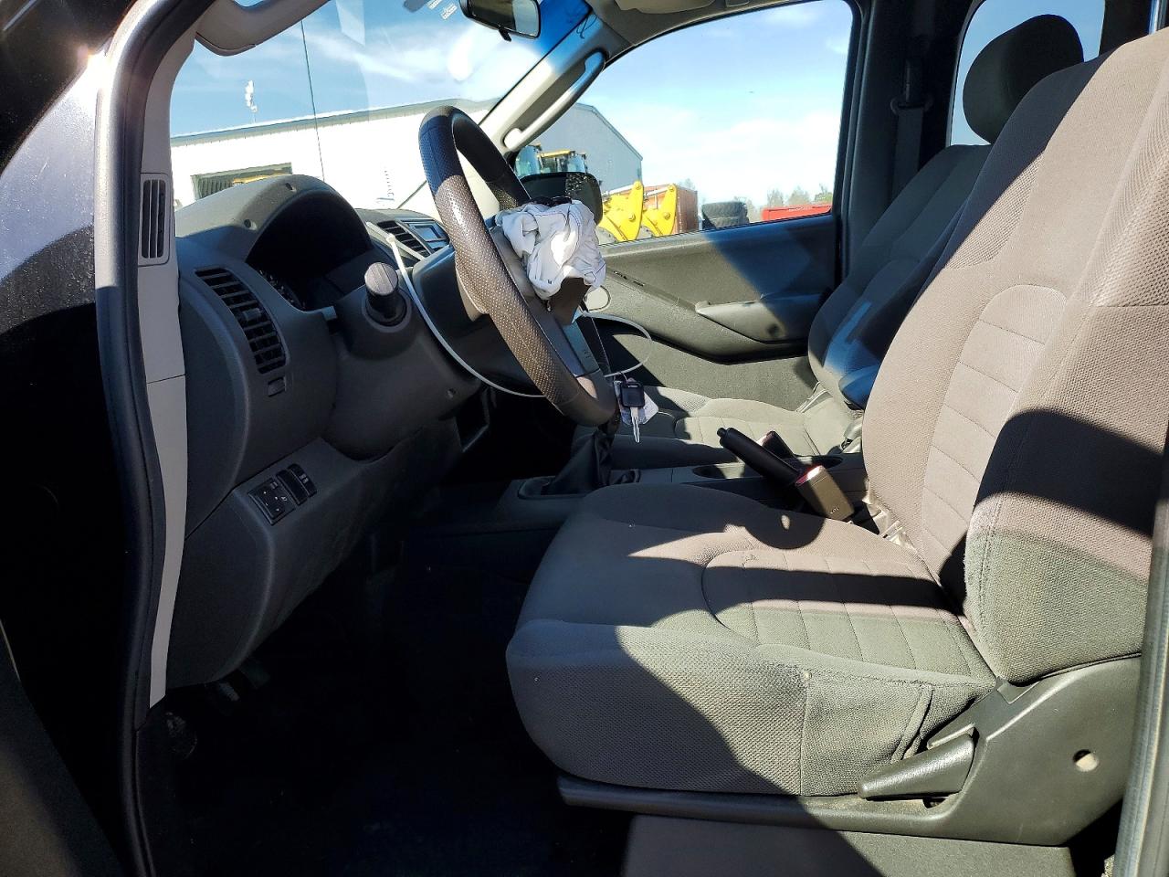 2006 NISSAN FRONTIER XE photo 13