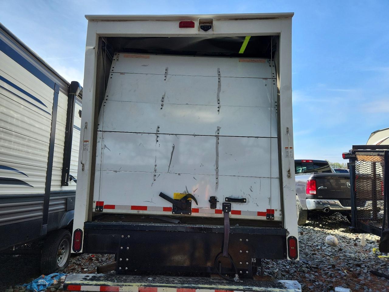 2021 CHEVROLET EXPRESS G3500 BOX TRUCK photo 16