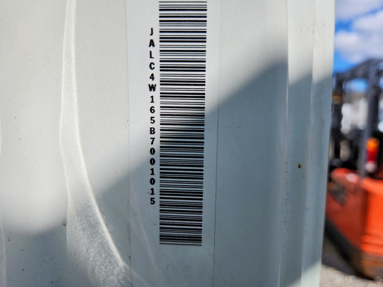 2011 ISUZU NPR photo 23