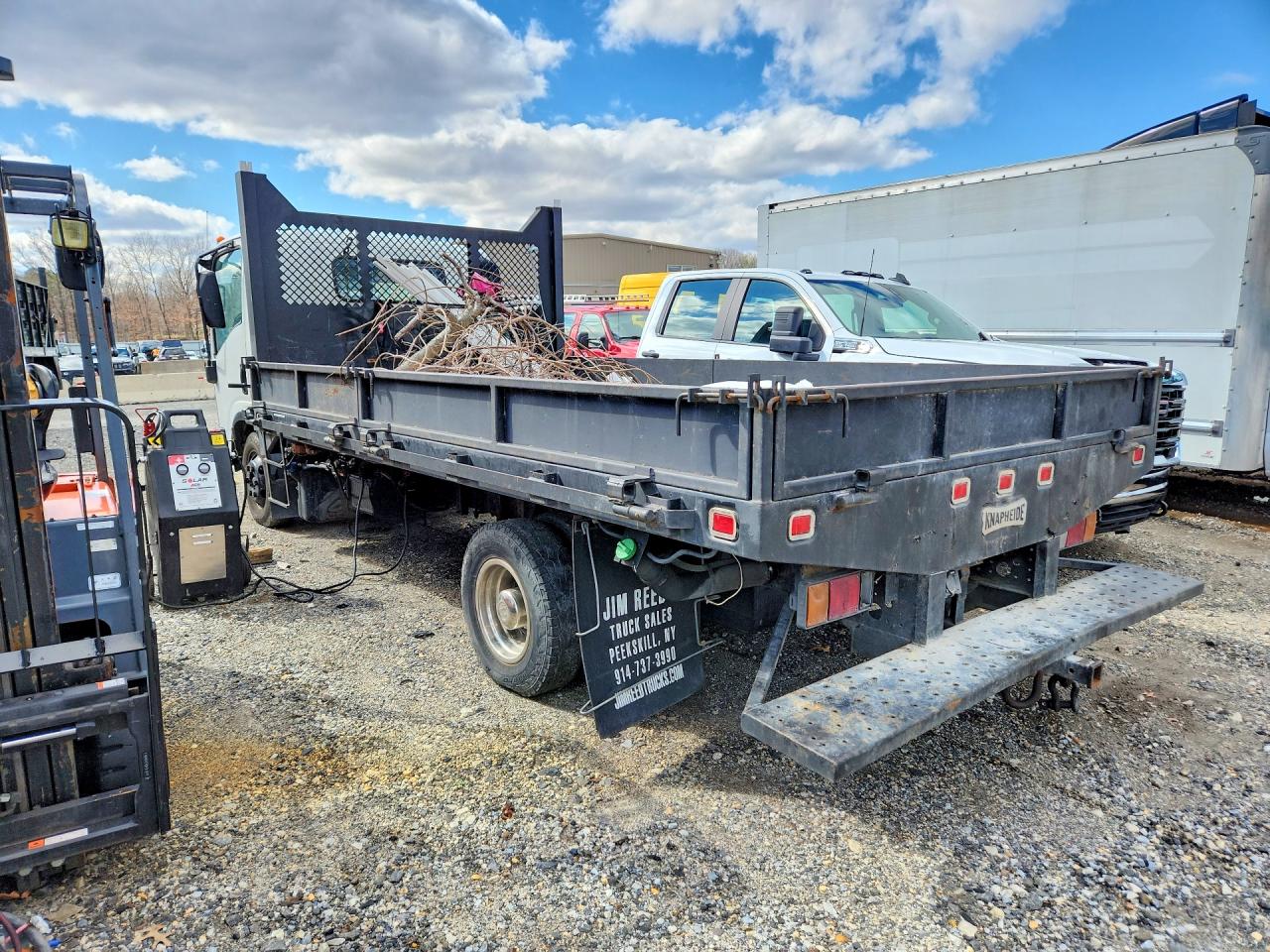 2011 ISUZU NPR photo 3